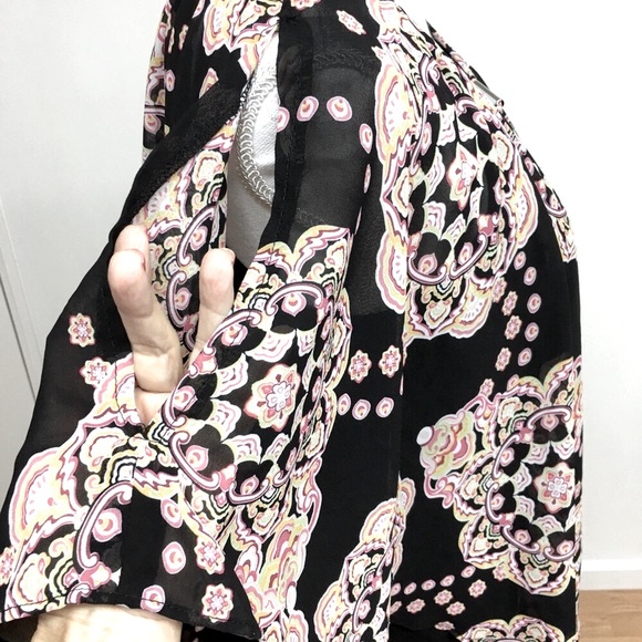 Floral Cape Over Black Tank size L - Picture 5 of 7
